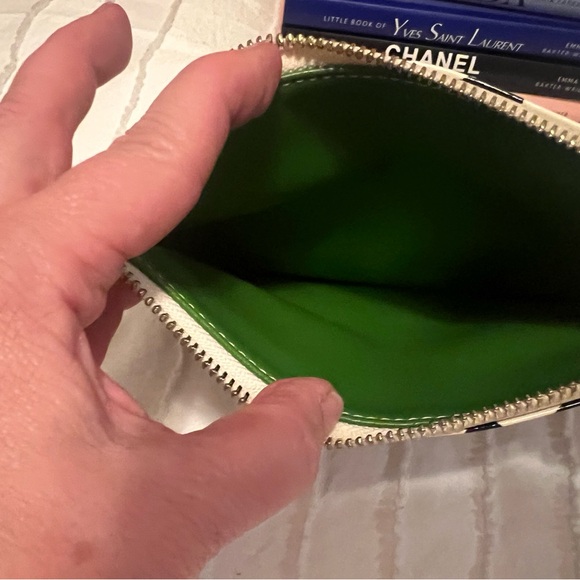 Kate Spade NWOT pouch with emerald green inside . - Picture 4 of 5